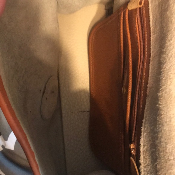 ALL PROCEEDS  BENEFIT HURRICANE MILTON Vintage Dooney  & Bourke cream/ ivory bag - Picture 4 of 6